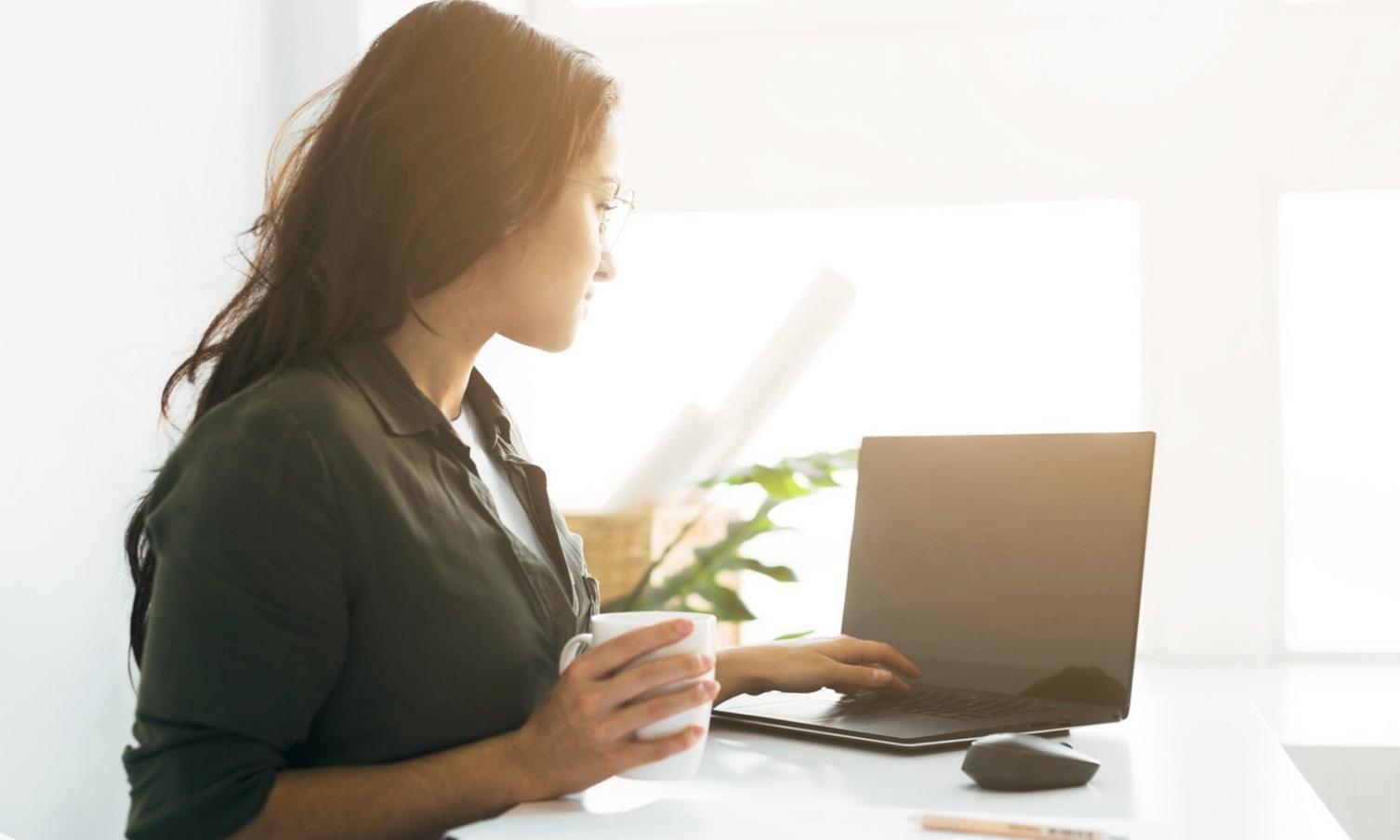 Équipe en formation appliquant les concepts financiers appris